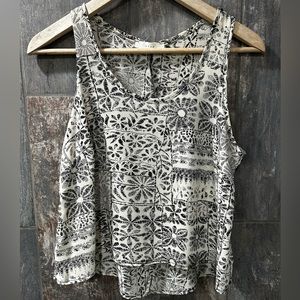 XS - Lush - Black & White Sleeveless Top